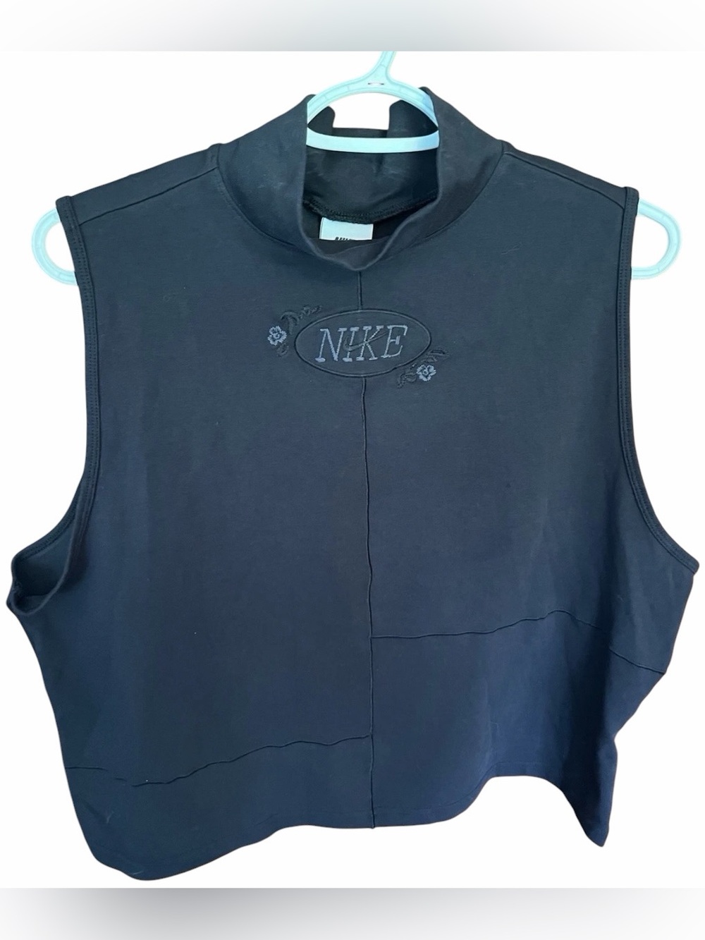 Women’s Nike Air Sportswear Essential Sleeveless Crop Top XXL